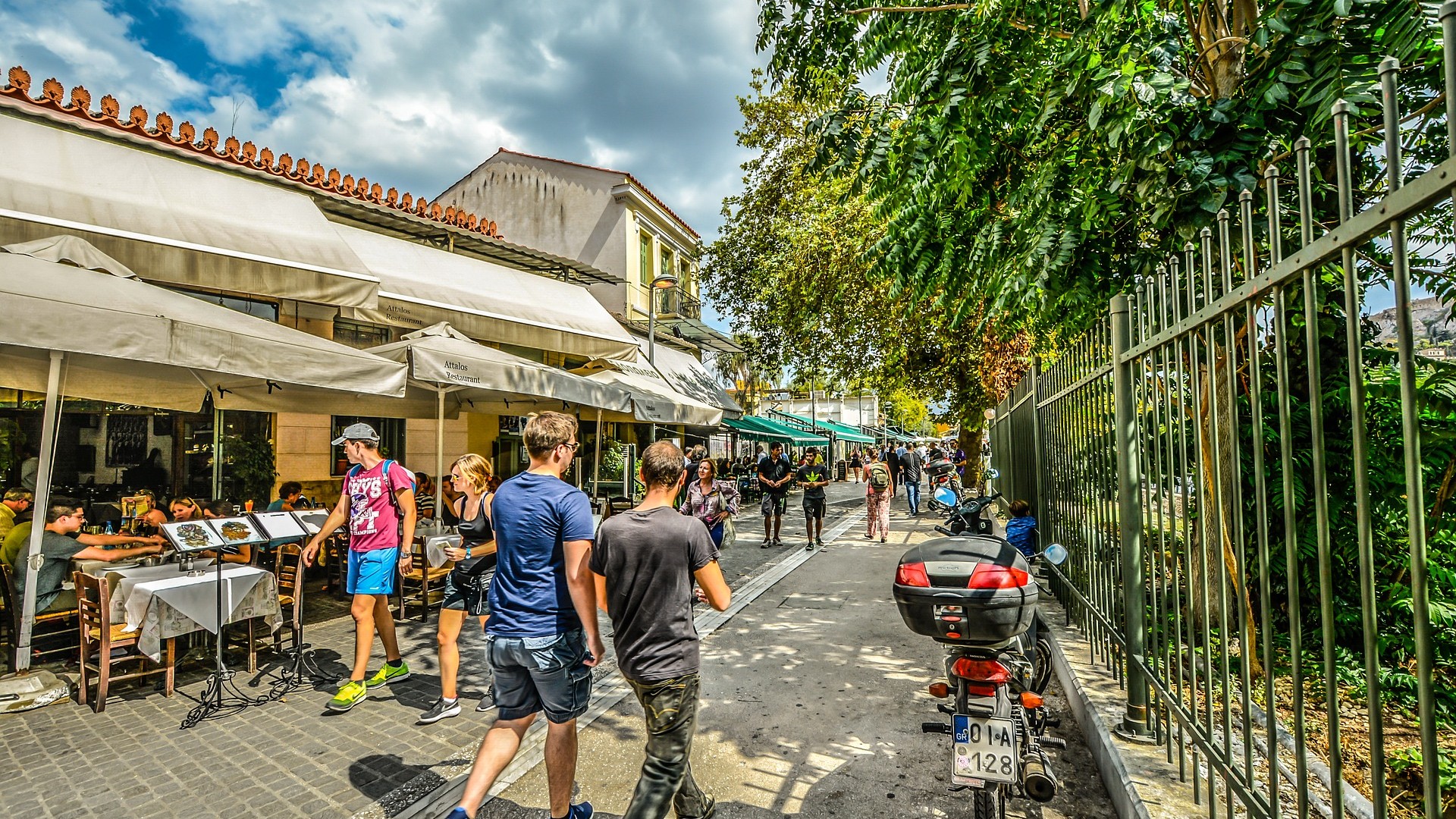 Grecia a redeschis cafenelele şi restaurantele, pregătindu-se pentru sezonul de vară